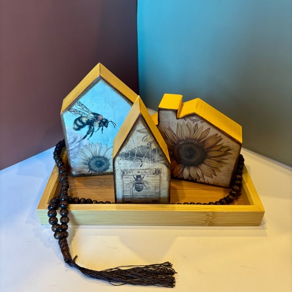 Other - SET/5  3 Wood House Decor with Bee Design, Tray, Garland